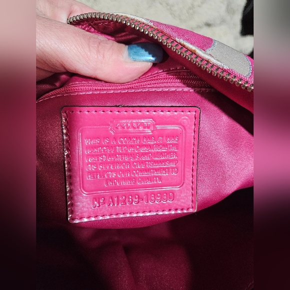 💖Coach Pink, Silver and White Shoulder Bag SET w/Wallet, Cherry Charm & Hanger - Picture 4 of 16